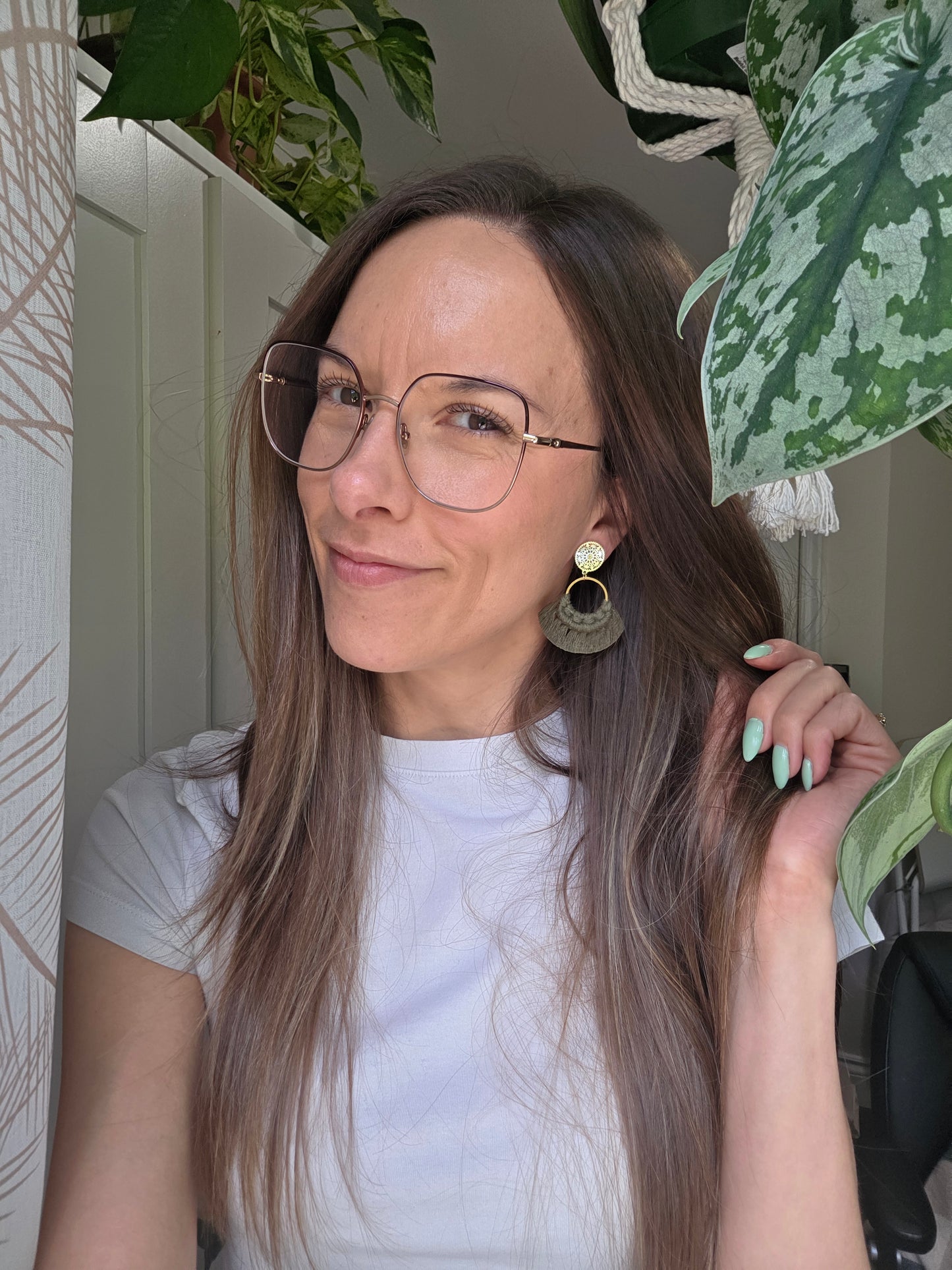 Boucles d’oreilles Noélia – Macramé bohème, couleur olive et argent