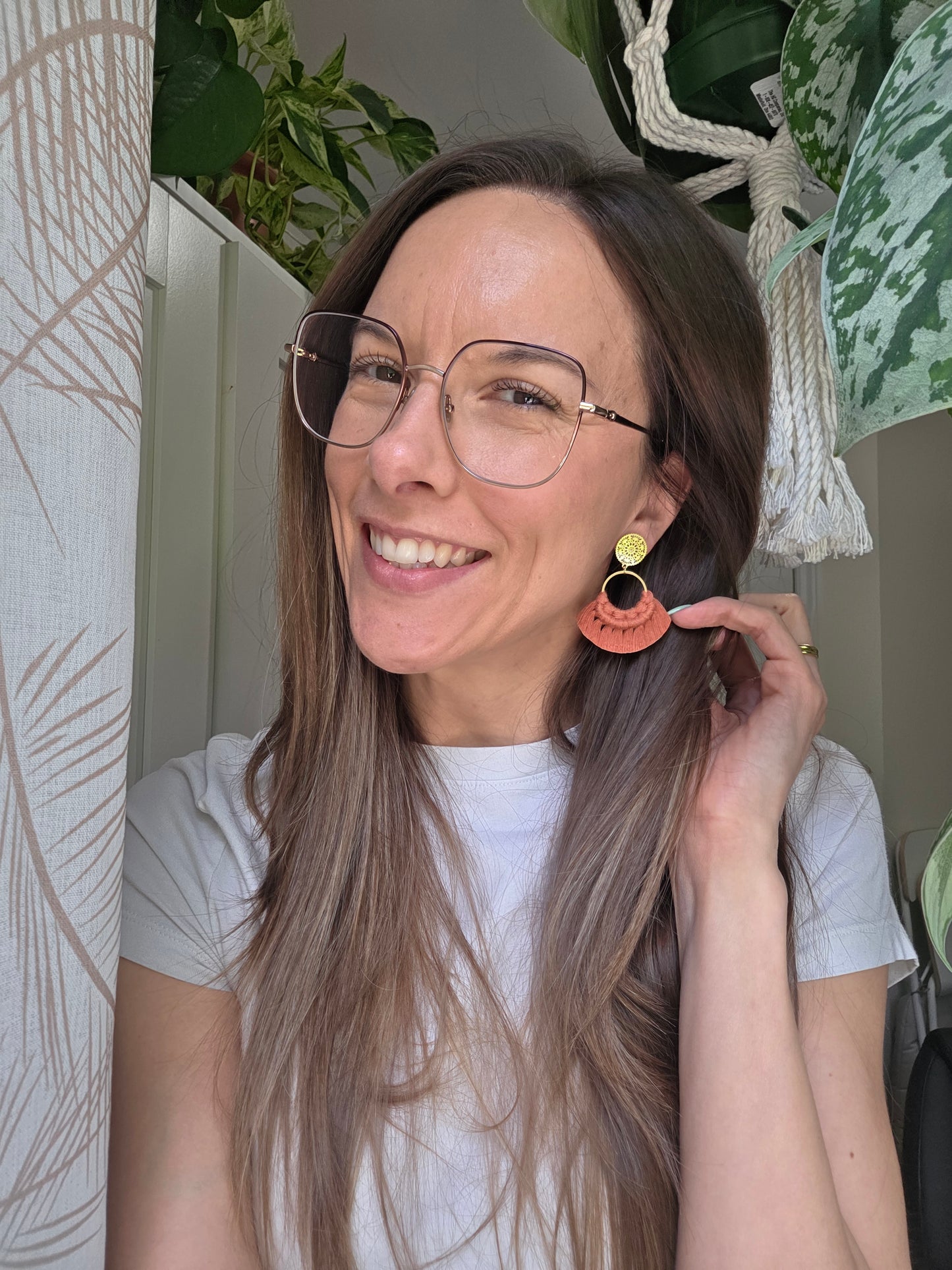 Boucles d’oreilles Noélia – Macramé bohème, couleur terracota et or