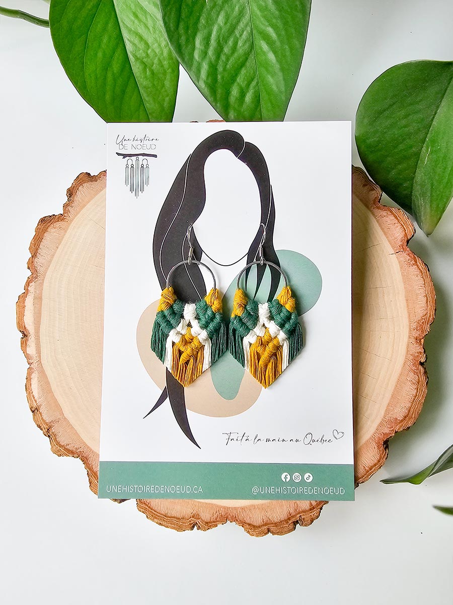 Boucles d'oreilles en macramé couleurs jaune moutarde, vert forêt, naturel, anneau et crochets argent