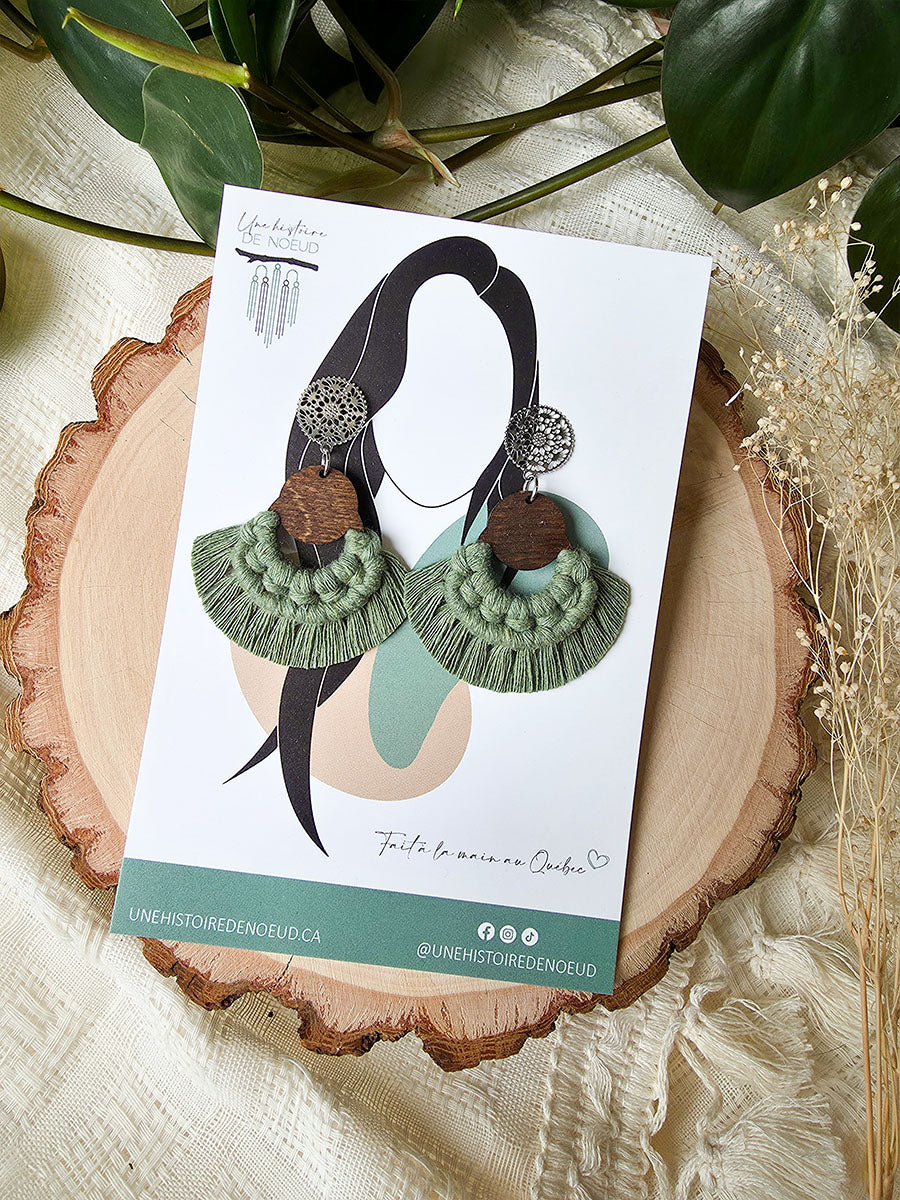 Boucles d’oreilles Sorel – Macramé bohème, couleur eucalyptus et argent
