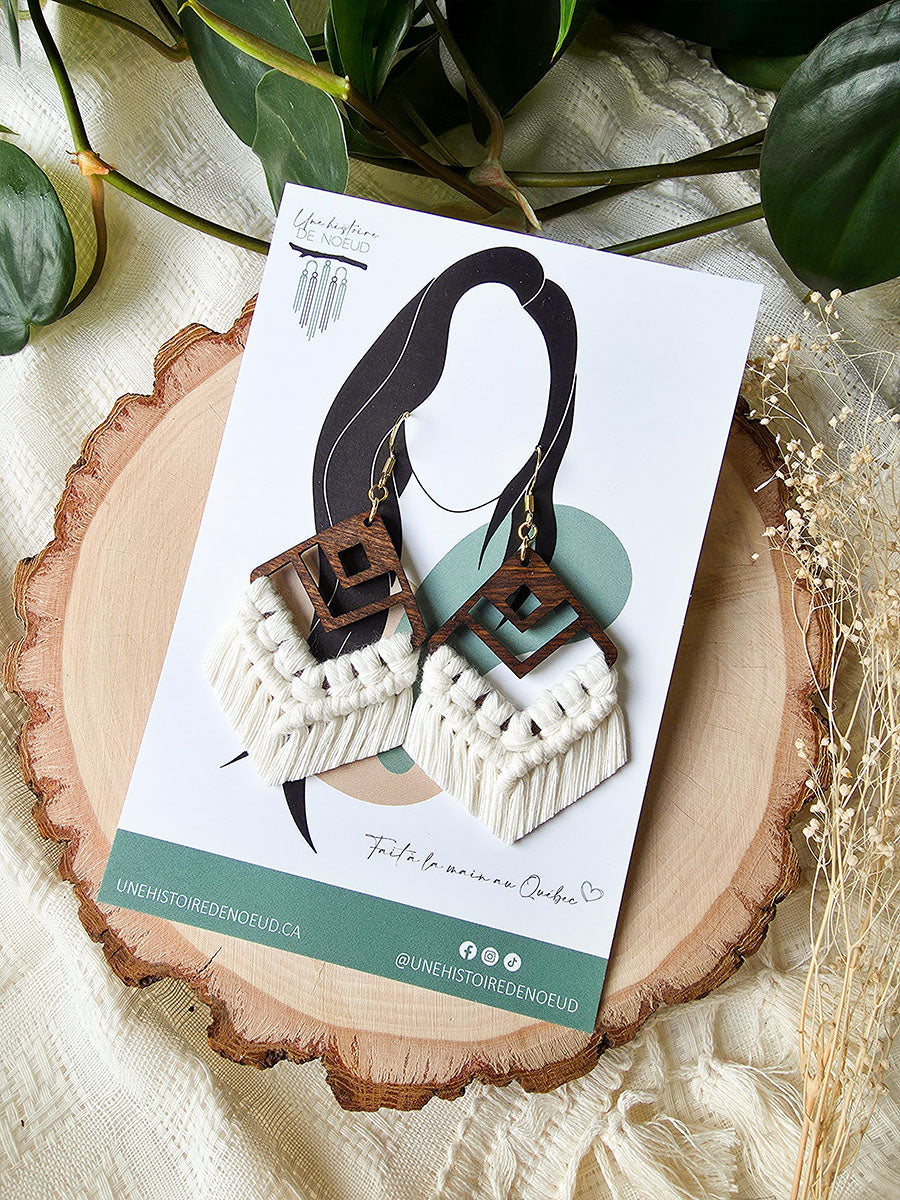 Boucles d’oreilles Azaya – Macramé bohème, couleur naturel et or