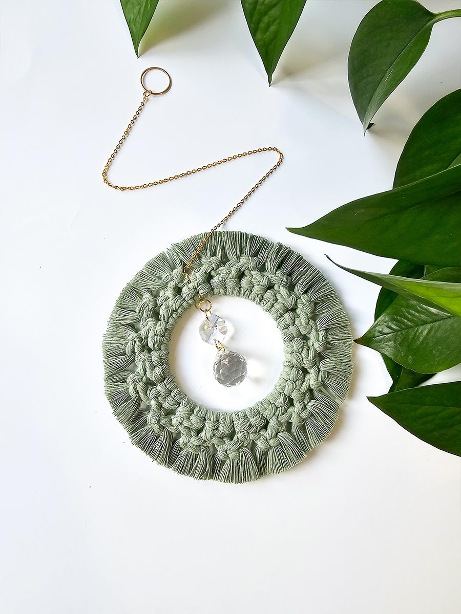 Capteur de soleil en macramé, sauge