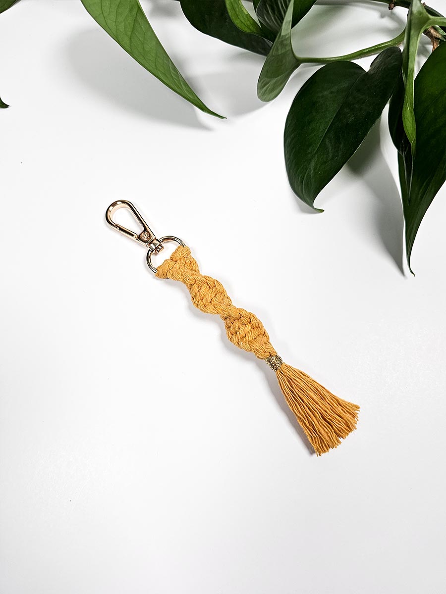 Porte-clés torsadé en macramé