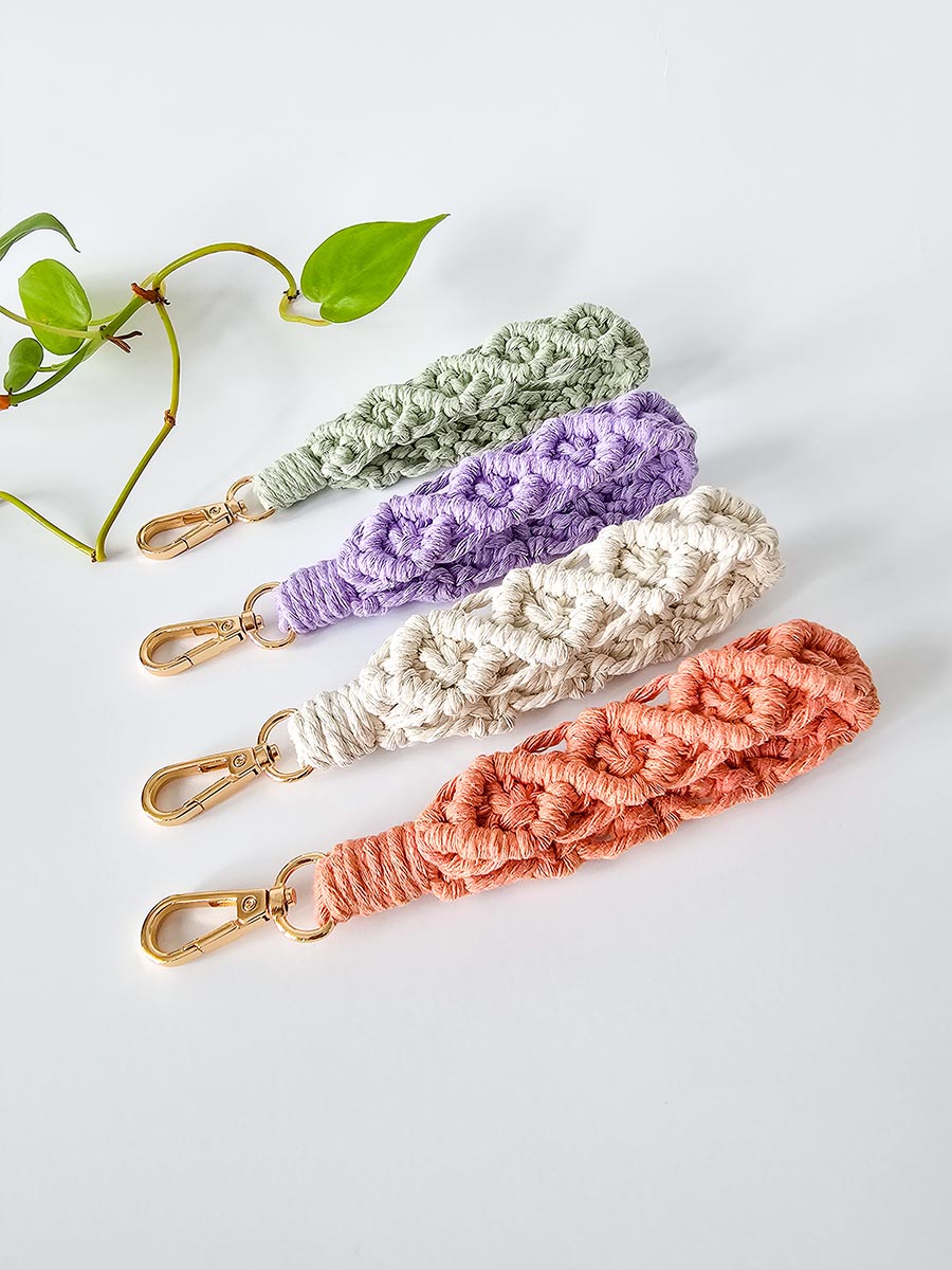 Porte-clés de poignet large en macramé