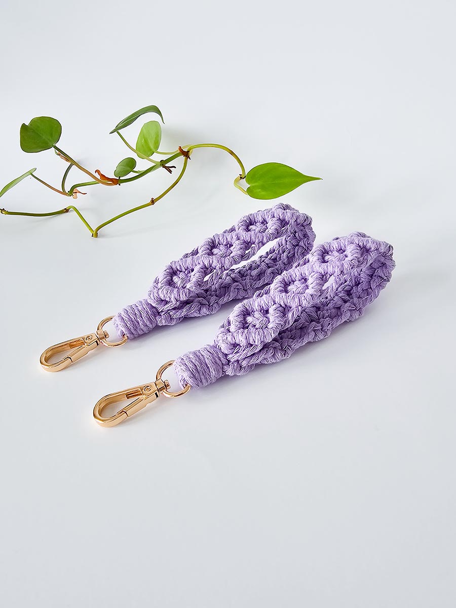 Porte-clés de poignet large en macramé