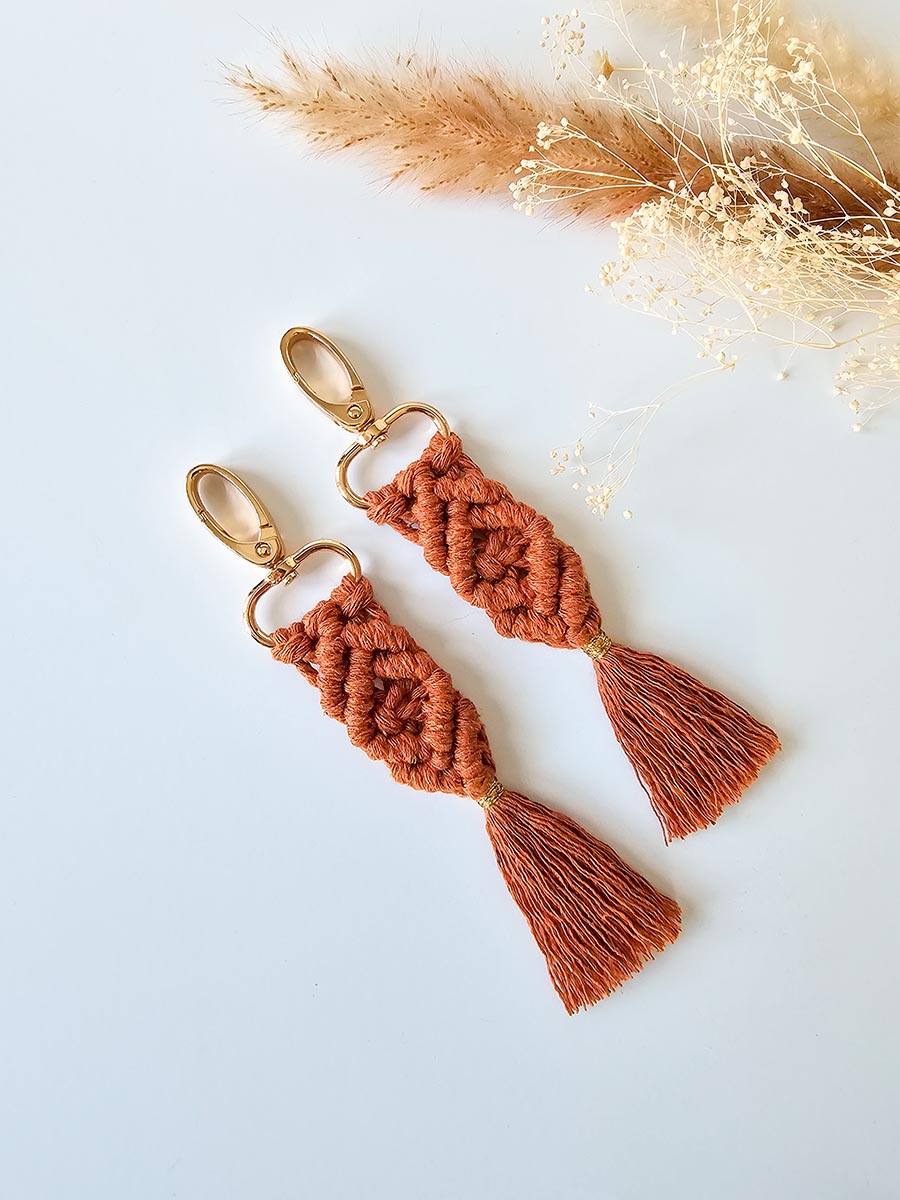 Porte-clés en macramé pince or