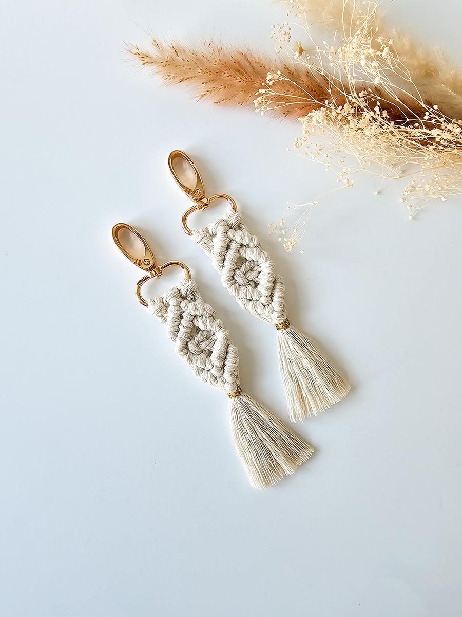 Porte-clés en macramé pince or