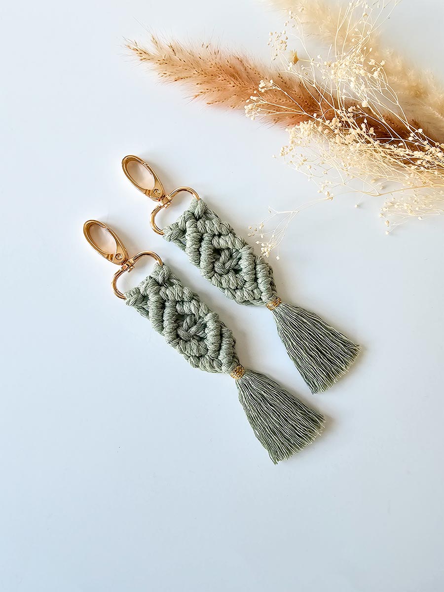 Porte-clés en macramé pince or