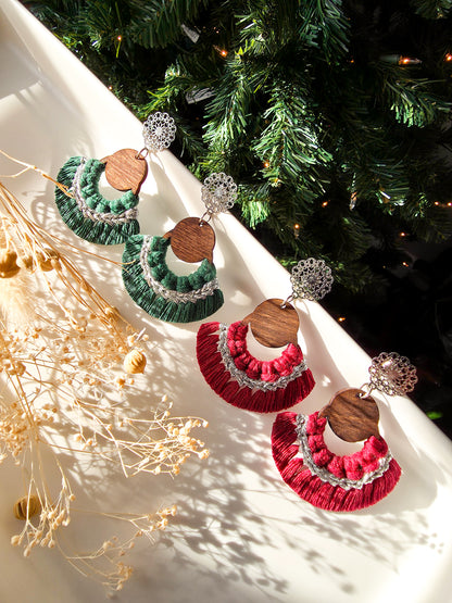 *Mini collection des fêtes* Boucles d'oreilles en macramé, base en bois, couleur vert forêt et argent