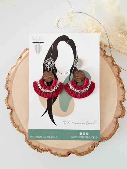 *Mini collection des fêtes* Boucles d'oreilles en macramé, base en bois, couleur bourgogne et argent