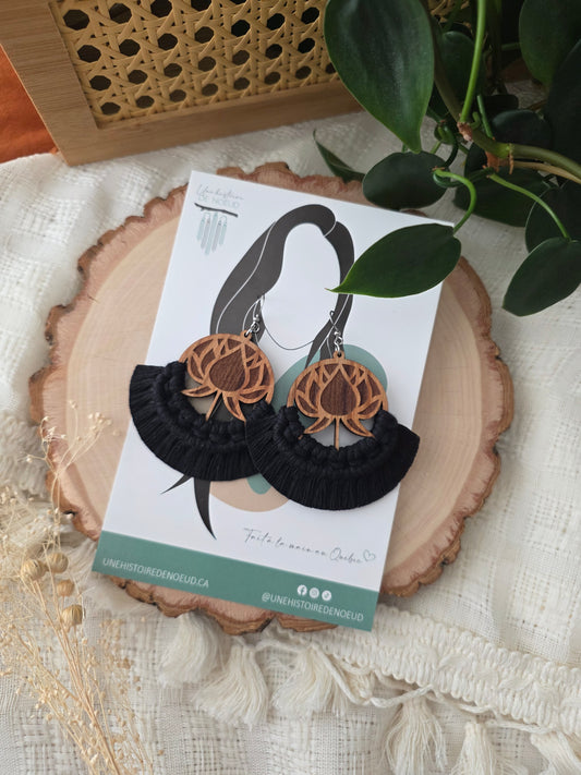 Boucles d’oreilles Lotus en macramé et bois de cerisier - Format grand