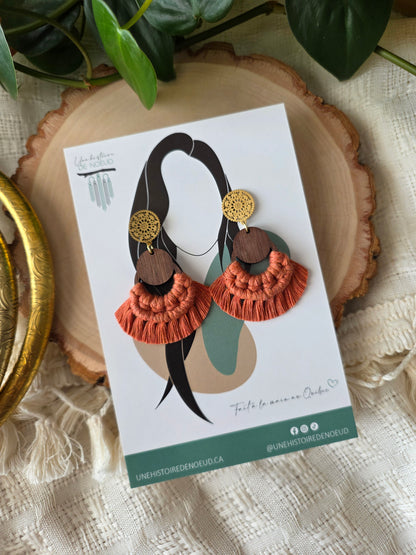 Boucles d’oreilles Sorel – Macramé bohème, couleur terracota et or