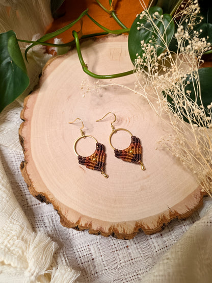 Boucles d’oreilles Ankaa – Micro-macramé bohème, chocolat, terracota et caramel