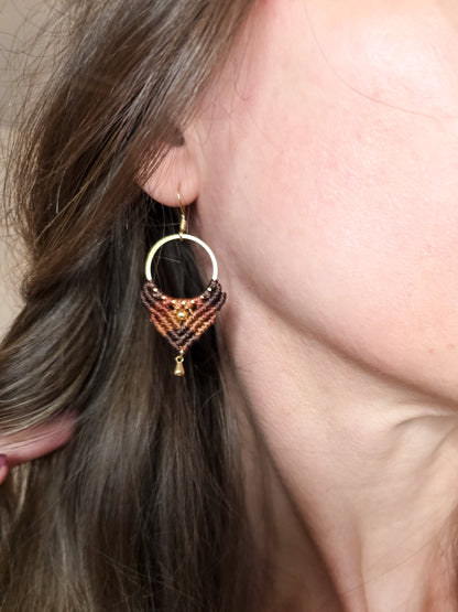 Boucles d’oreilles Ankaa – Micro-macramé bohème, chocolat, terracota et caramel
