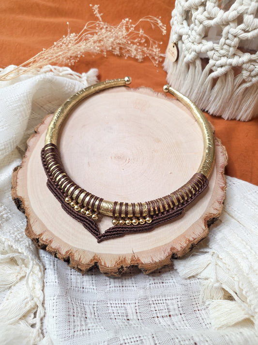 Collier Ysara - Laiton et micro-macramé, couleur brun chocolat