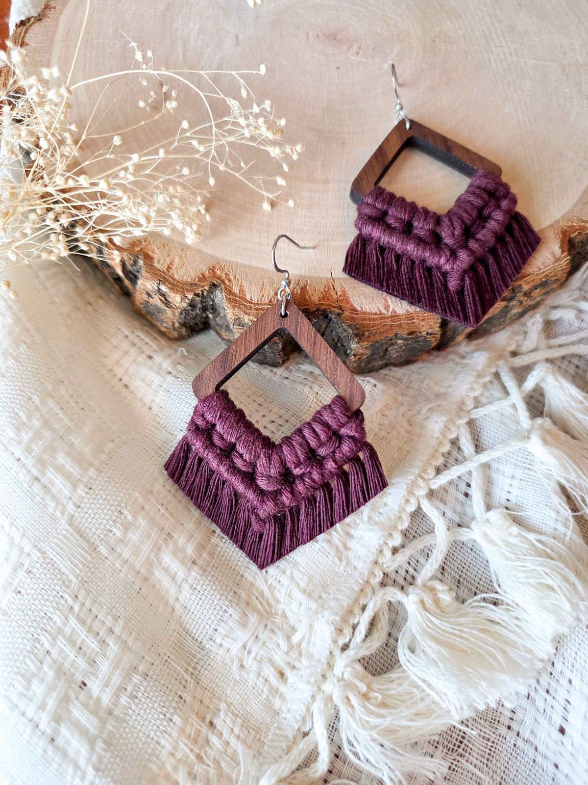 Boucles d’oreilles Élina en macramé et bois de noyer - Format grand