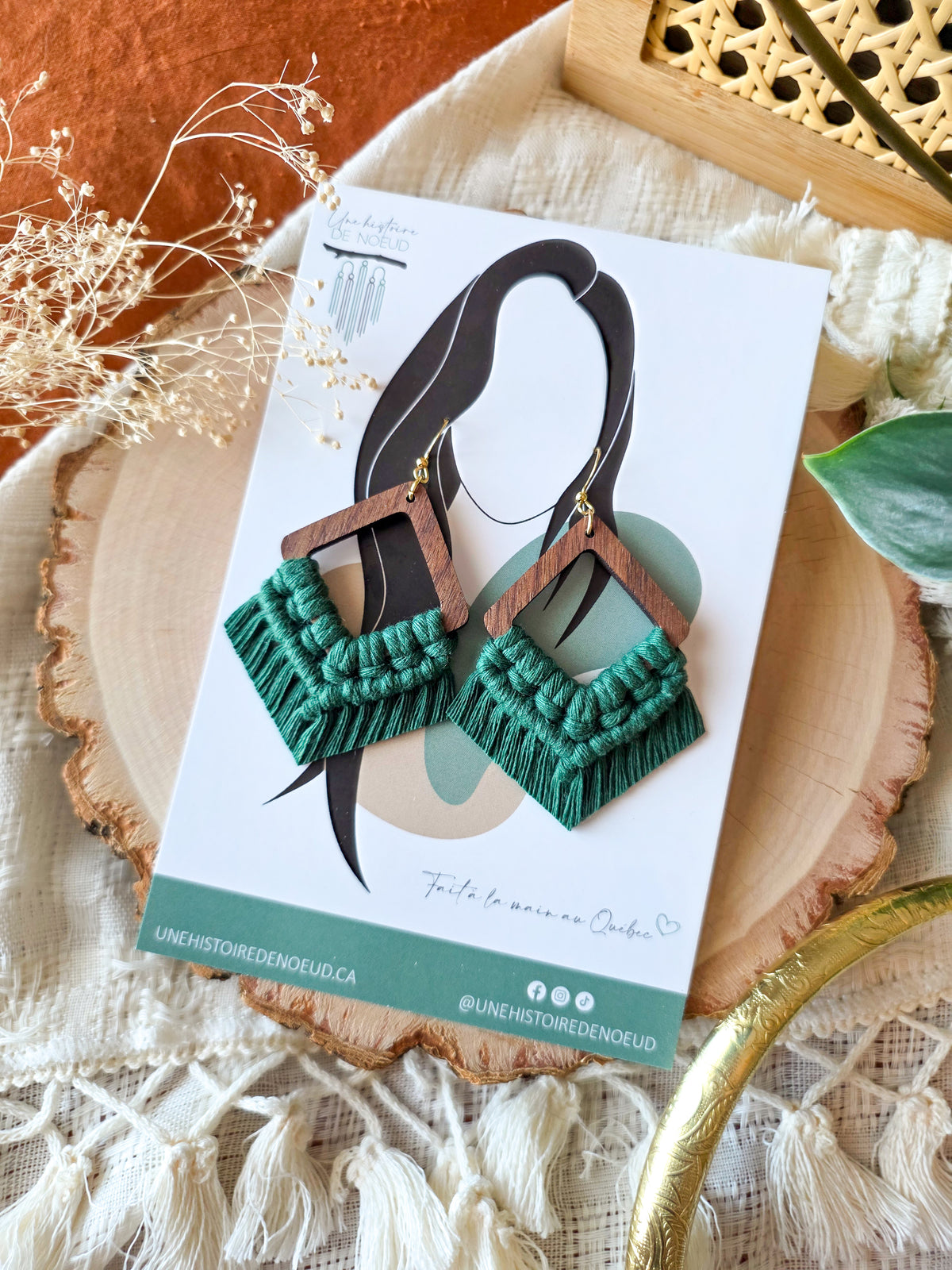 Boucles d’oreilles Élina en macramé et bois de noyer - Format grand