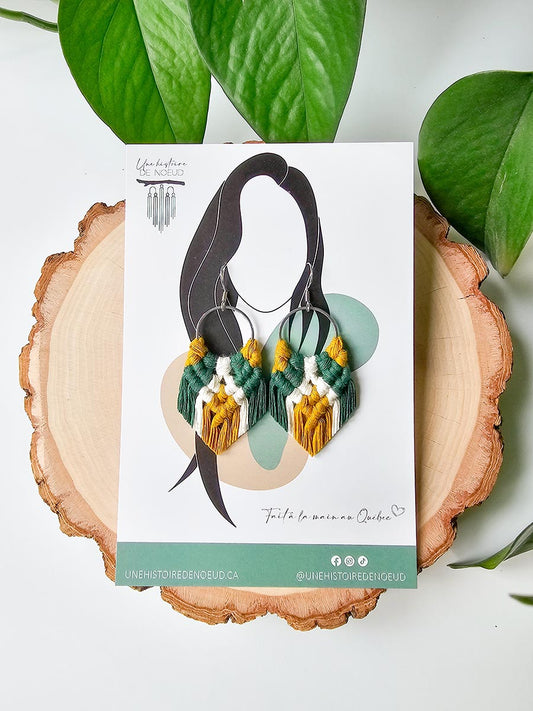 Boucles d'oreilles en macramé couleurs jaune moutarde, vert forêt, naturel, anneau et crochets argent