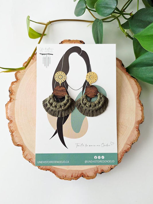 Boucles d'oreilles en macramé, base en bois, couleur olive, attaches or