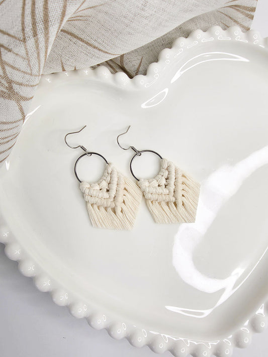 Boucles d’oreilles Éva – Macramé bohème, couleur naturel et argent
