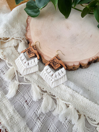 Boucles d’oreilles Flora en bois de cerisier – Format grand, couleur naturel et or