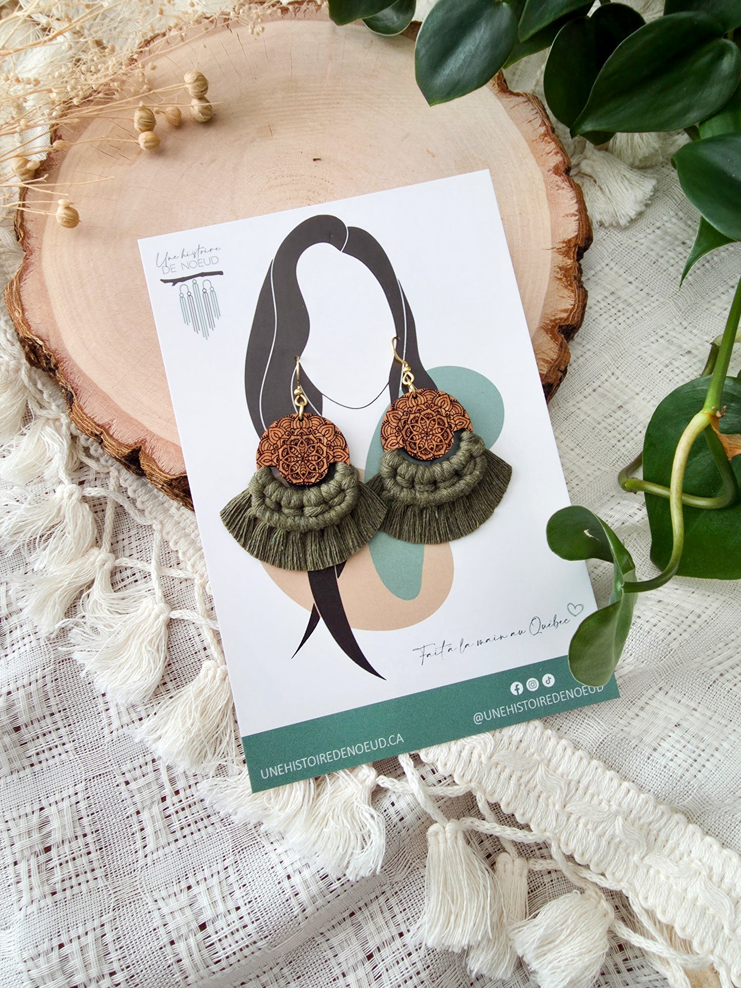 Boucles d’oreilles Mandala en bois de cerisier – format petit, couleur olive et or