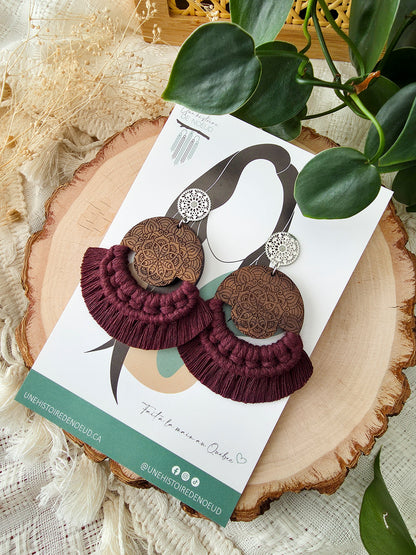 Boucles d’oreilles Mandala en bois de noyer – Format grand, couleur prune et argent