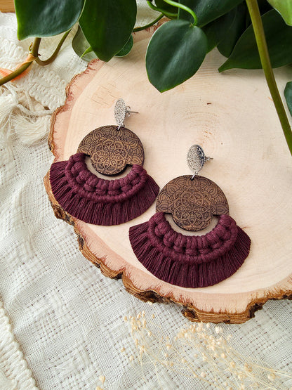 Boucles d’oreilles Mandala en bois de noyer – Format grand, couleur prune et argent