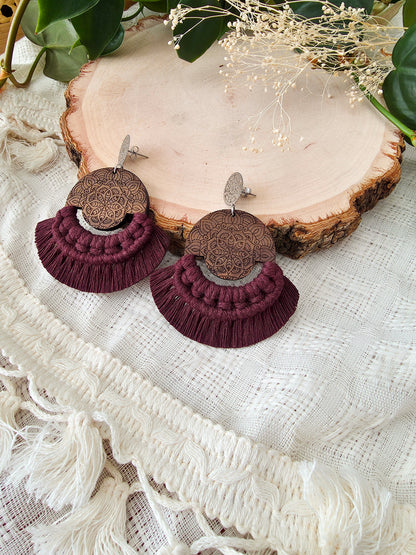 Boucles d’oreilles Mandala en bois de noyer – Format grand, couleur prune et argent