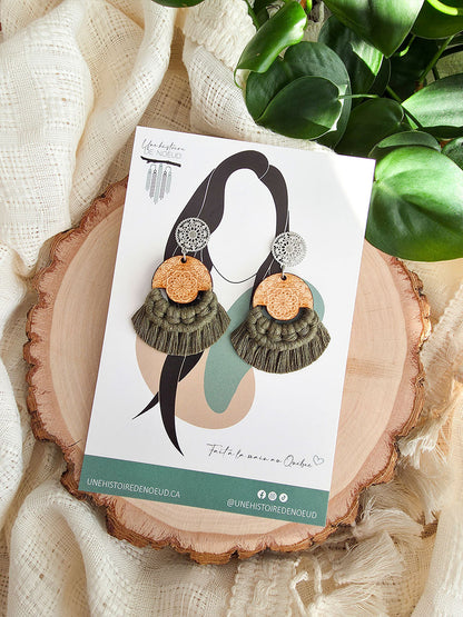 Boucles d’oreilles Mandala – Macramé bohème, couleur olive et argent
