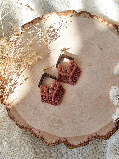 Boucles d’oreilles Élora – Macramé bohème, couleur cannelle et or