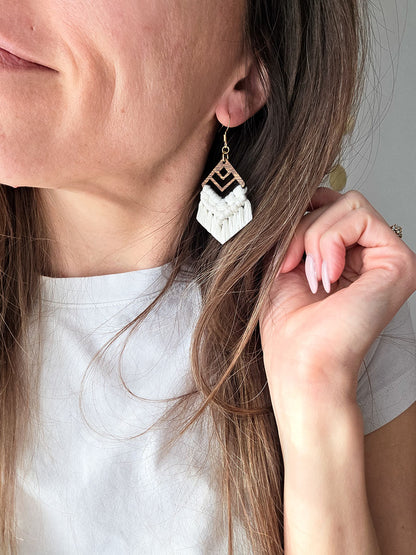 Boucles d’oreilles Zaya – Macramé bohème, couleur naturel et or