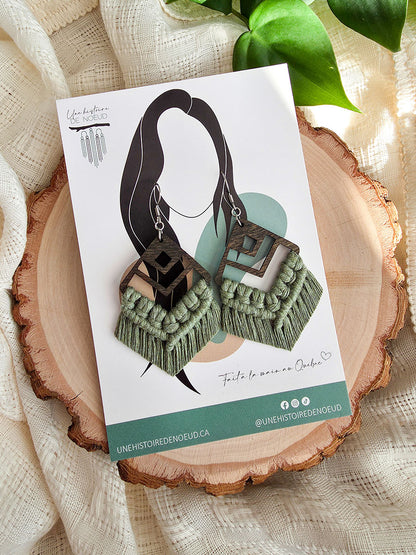 Boucles d’oreilles Azaya – Macramé bohème, couleur eucalyptus et argent