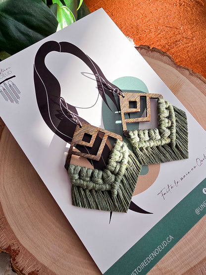 Boucles d’oreilles Azaya – Macramé bohème, couleur eucalyptus et argent