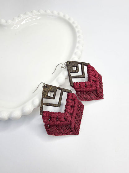 Boucles d’oreilles Azaya – Macramé bohème, couleur rouge cerise