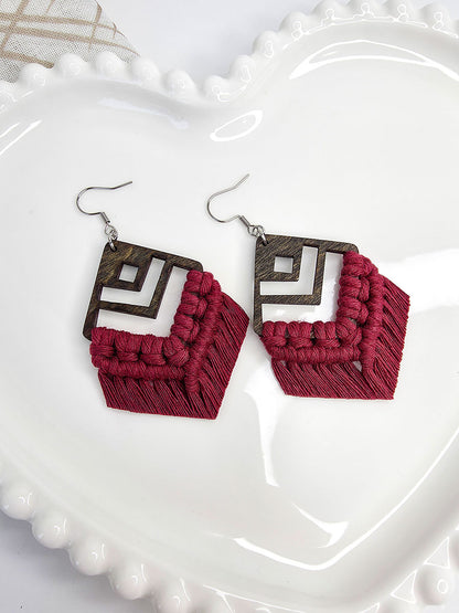 Boucles d’oreilles Azaya – Macramé bohème, couleur rouge cerise