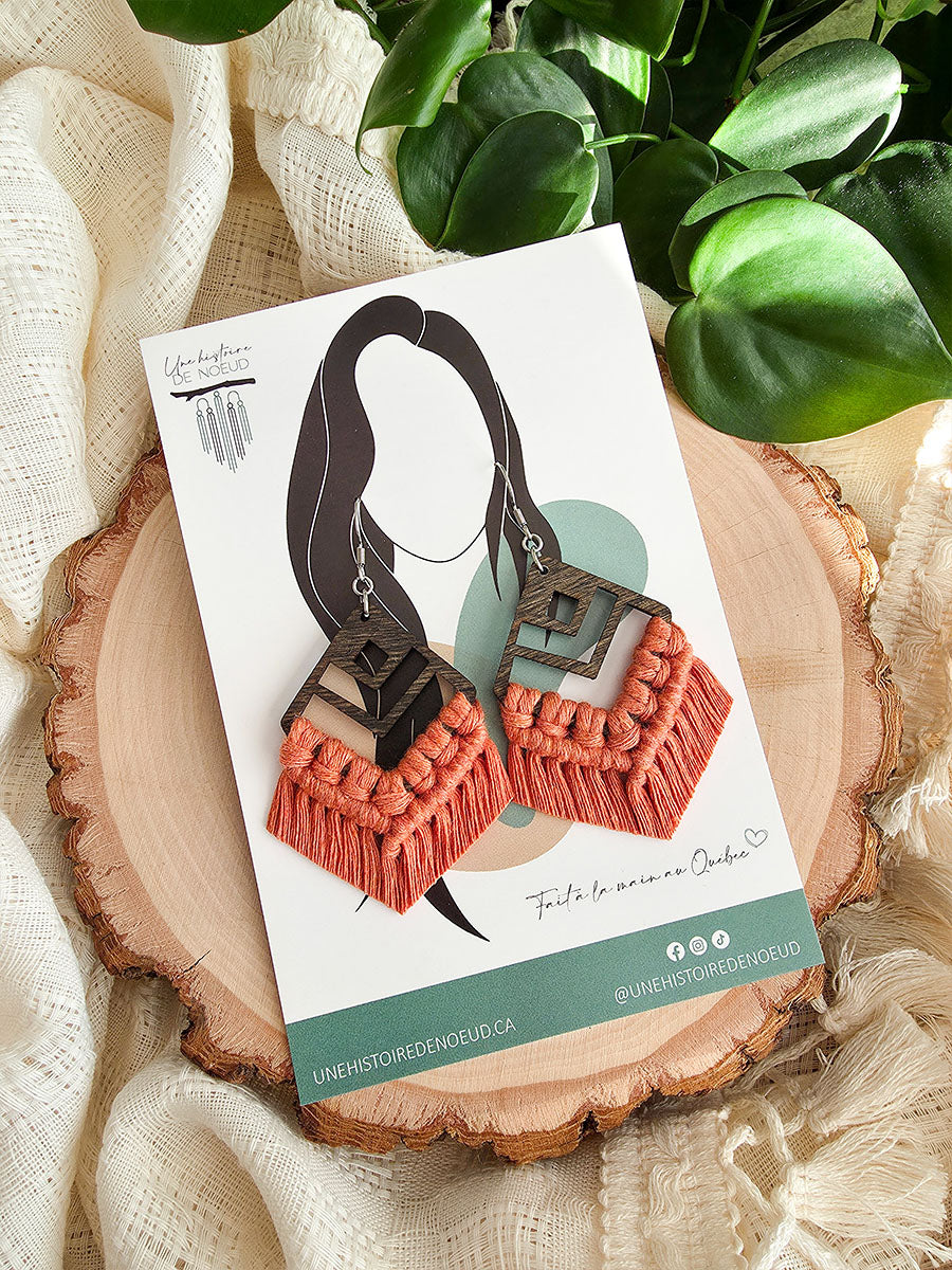 Boucles d’oreilles Azaya – Macramé bohème, couleur terracota et argent