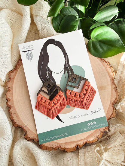 Boucles d’oreilles Azaya – Macramé bohème, couleur terracota et argent