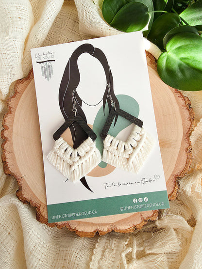 Boucles d’oreilles Élina – Macramé bohème, couleur naturel et argent