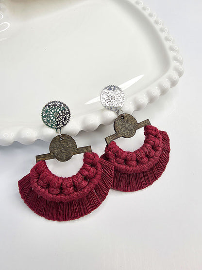 Boucles d’oreilles Soléna – Macramé bohème, couleur rouge cerise