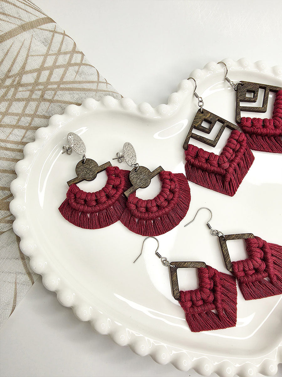 Boucles d’oreilles Soléna – Macramé bohème, couleur rouge cerise