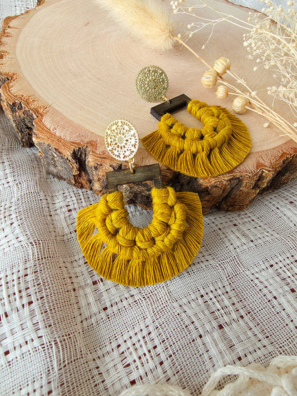 Boucles d’oreilles Naïra – Macramé bohème, couleur jaune épicé et or