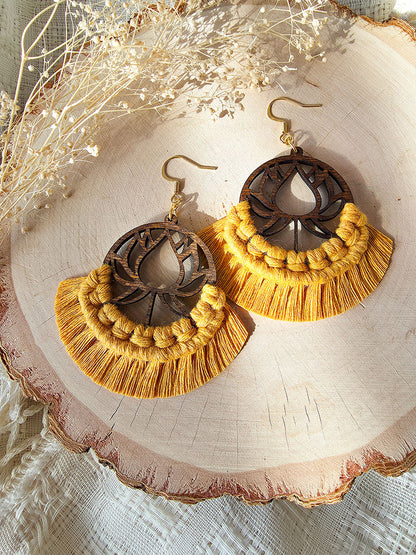 Boucles d’oreilles Lotus – Macramé bohème, couleur jaune moutarde et or