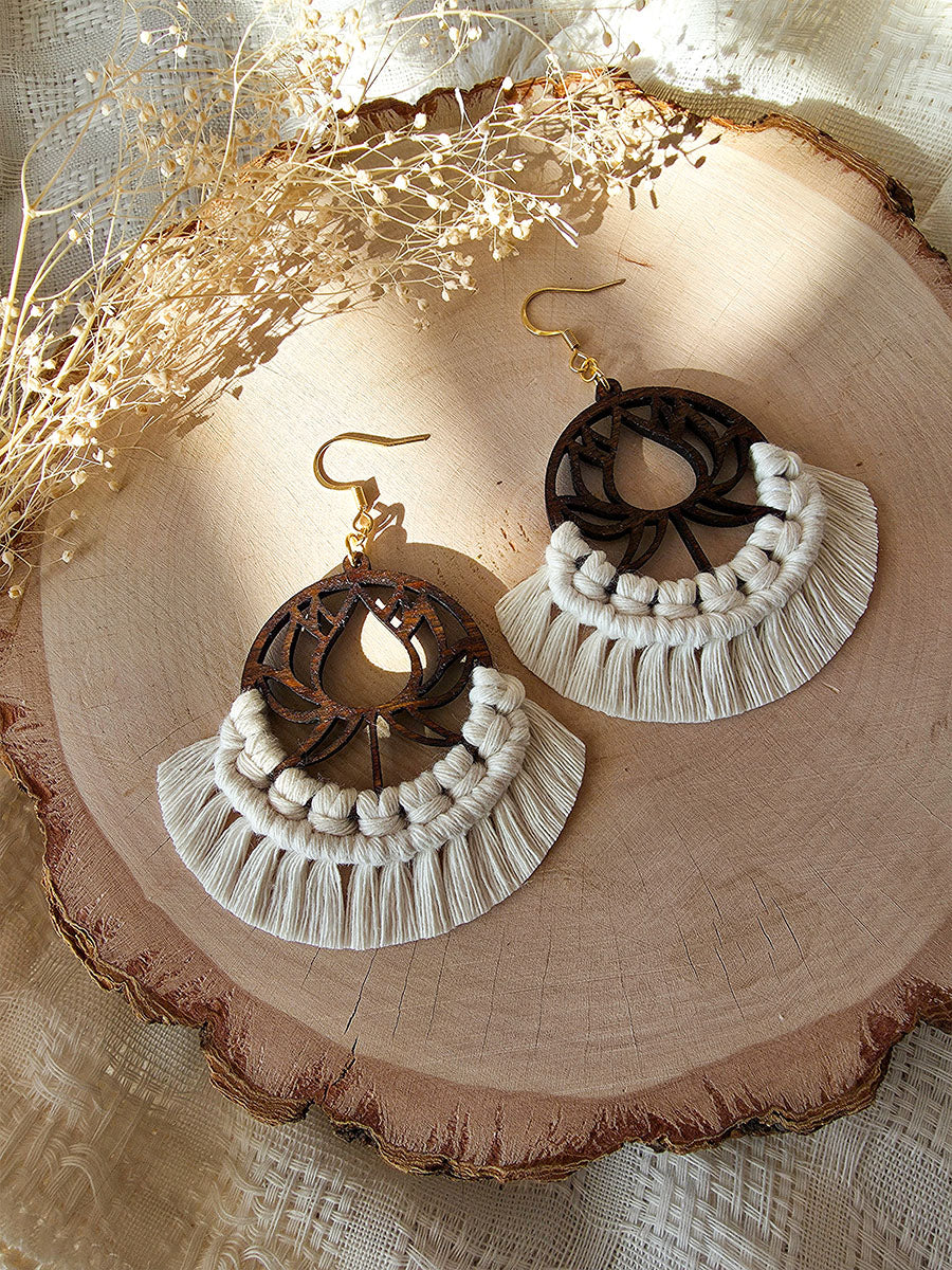 Boucles d’oreilles Lotus – Macramé bohème, couleur naturel et or
