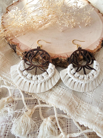 Boucles d’oreilles Lotus – Macramé bohème, couleur naturel et or