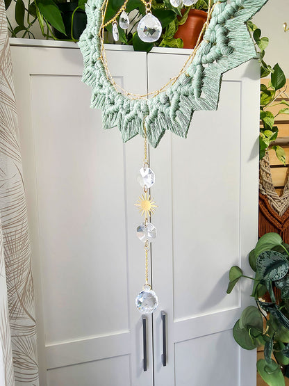 Capteur de soleil Solyana – Macramé bohème couleur eucalyptus