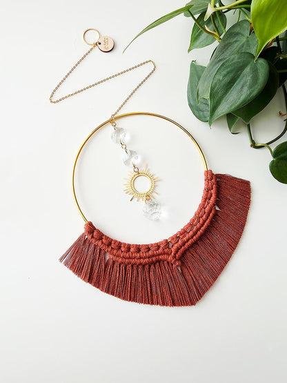 Capteur de soleil en macramé avec breloque soleil, marsala
