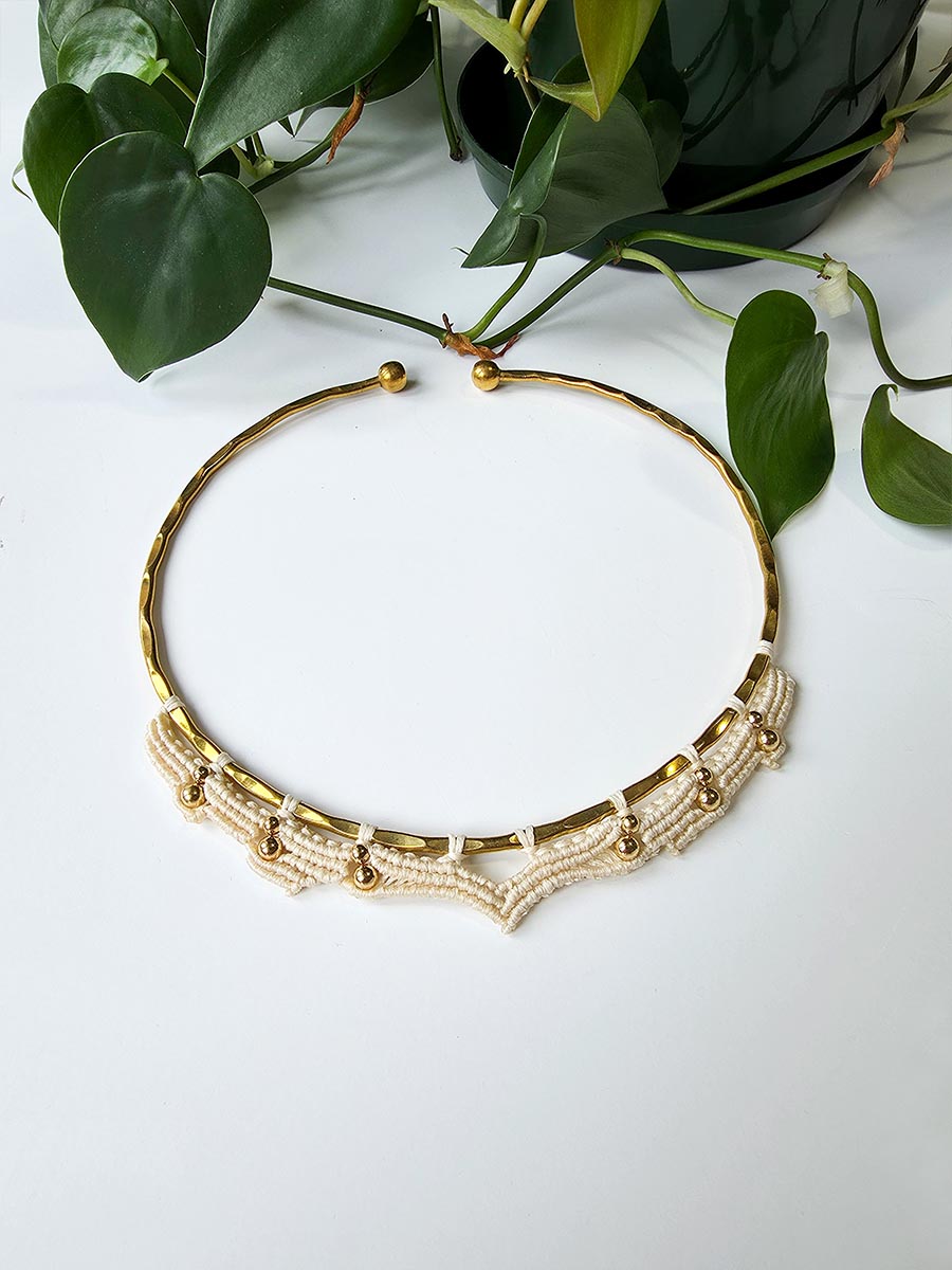 Collier Yuma - Laiton et micro-macramé, couleur naturel