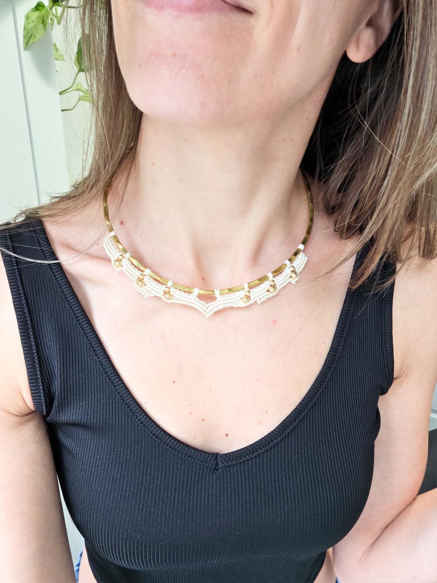 Collier Yuma - Laiton et micro-macramé, couleur naturel