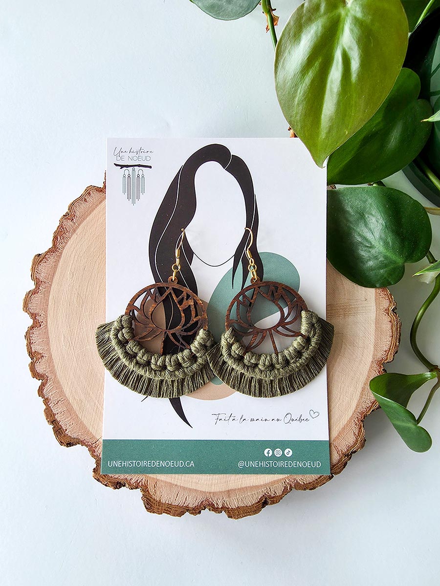 Boucles d'oreilles en macramé lotus, couleur olive, crochets or